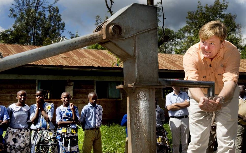 In 2012 was prins Willem-Alexander in Kenia voor een vergadering van UNSGAB, de Adviesraad van de Secretaris-Generaal van de Verenigde Naties voor water en sanitatie. De prins combineerde de reis met een bezoek het dorp Loitokitok waar de bevolking erg bl