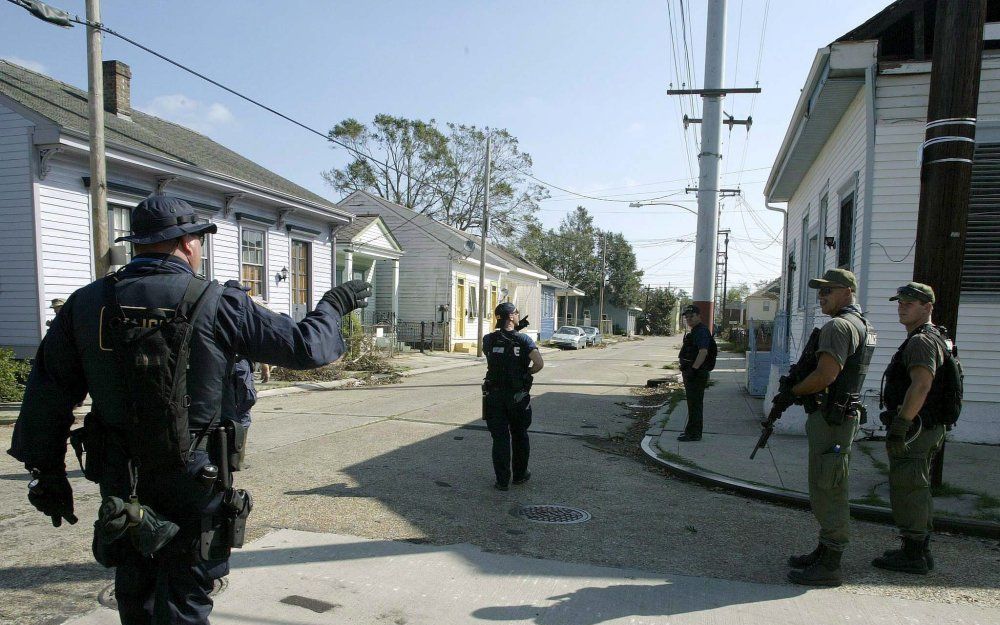 Politie aan het werk in New Orleans na orkaan Katrina. Foto EPA