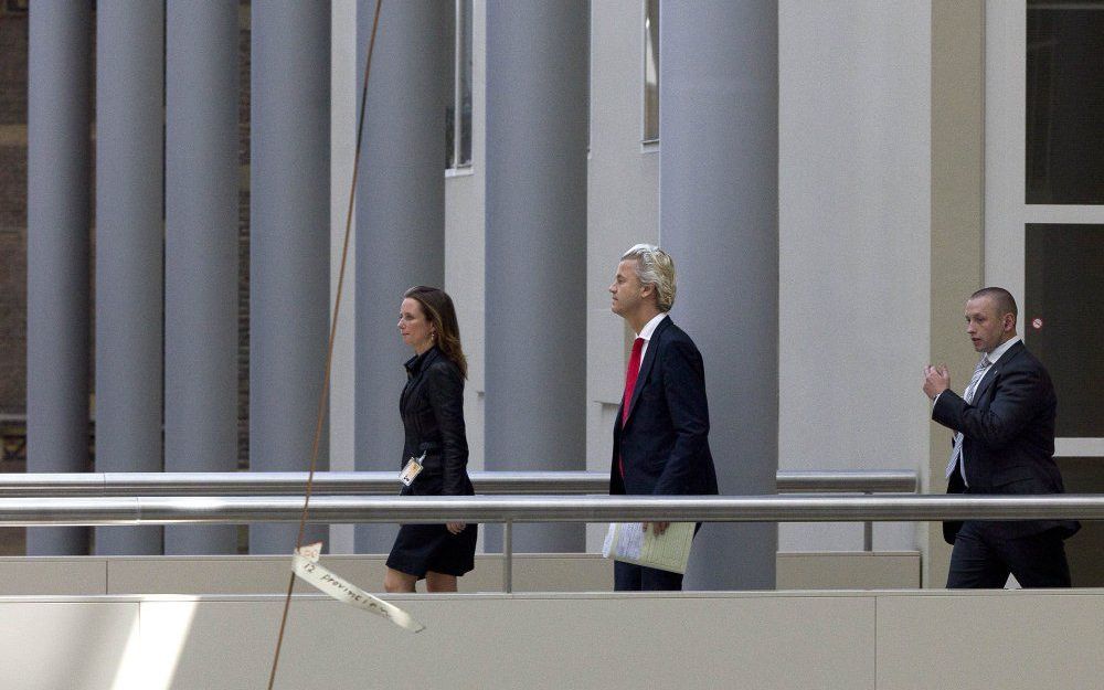 PVV-fractievoorzitter Geert Wilders is vrijdag in de Tweede Kamer op weg naar de fractievergadering van zijn partij. Foto ANP