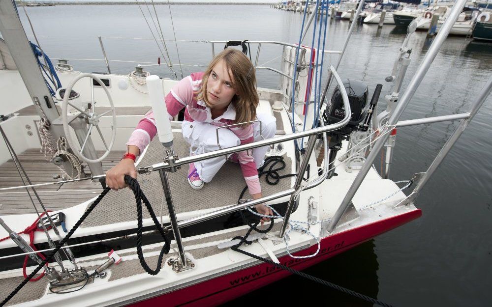 Laura op haar boot. Foto ANP