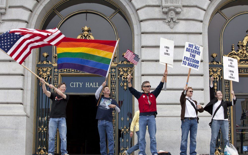 Voorstanders van het homohuwelijk voor San Francisco's City Hall.  Foto EPA