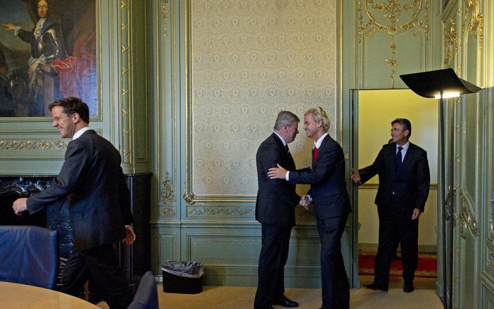 Informateur Ivo Opstelten ontvangt donderdag in zijn werkkamer in de Eerste Kamer de fractievoorzitters Mark Rutte (VVD), Geert Wilders (PVV) en Maxime Verhagen (CDA). Foto ANP