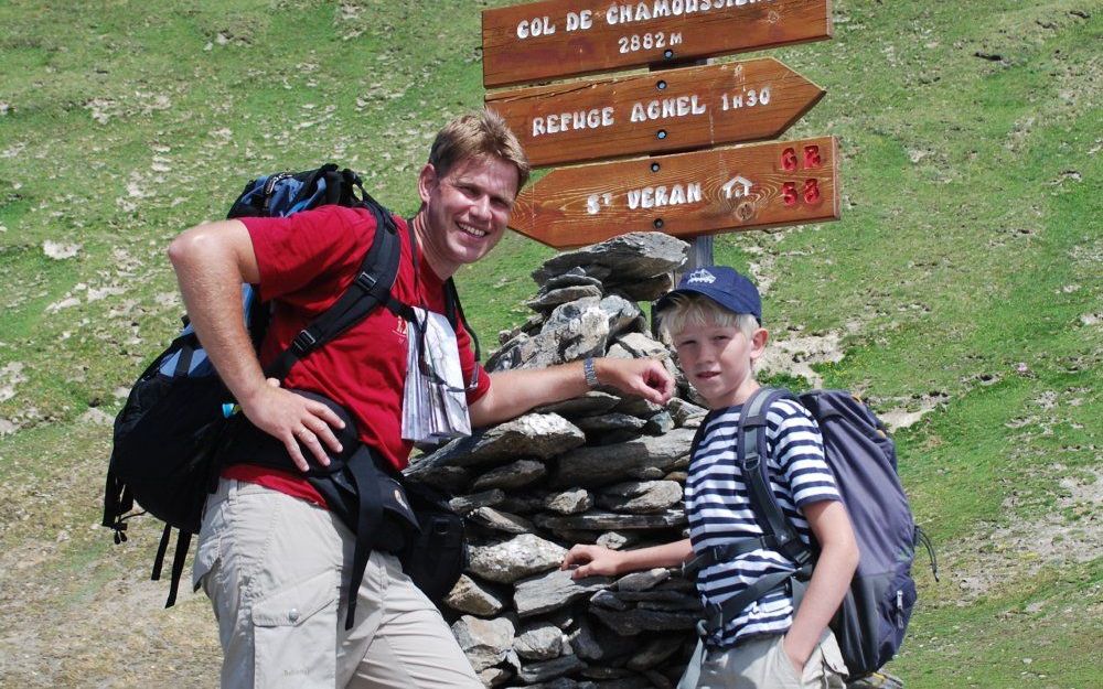 JBGG-directeur Laurens Kroon met zijn zoon Marnix op de Col de Chamoussiere in de Franse Alpen. Foto RD