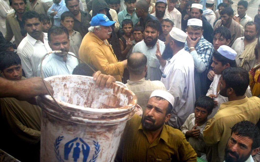 Gevluchte Pakistanen krijgen noodhulp van de VN. Foto EPA