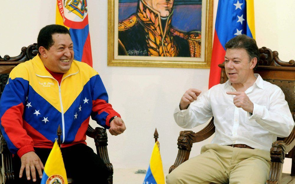 Ontmoeting dinsdag tussen Hugo Chavez (L) en Juan Manuel Santos. Foto EPA