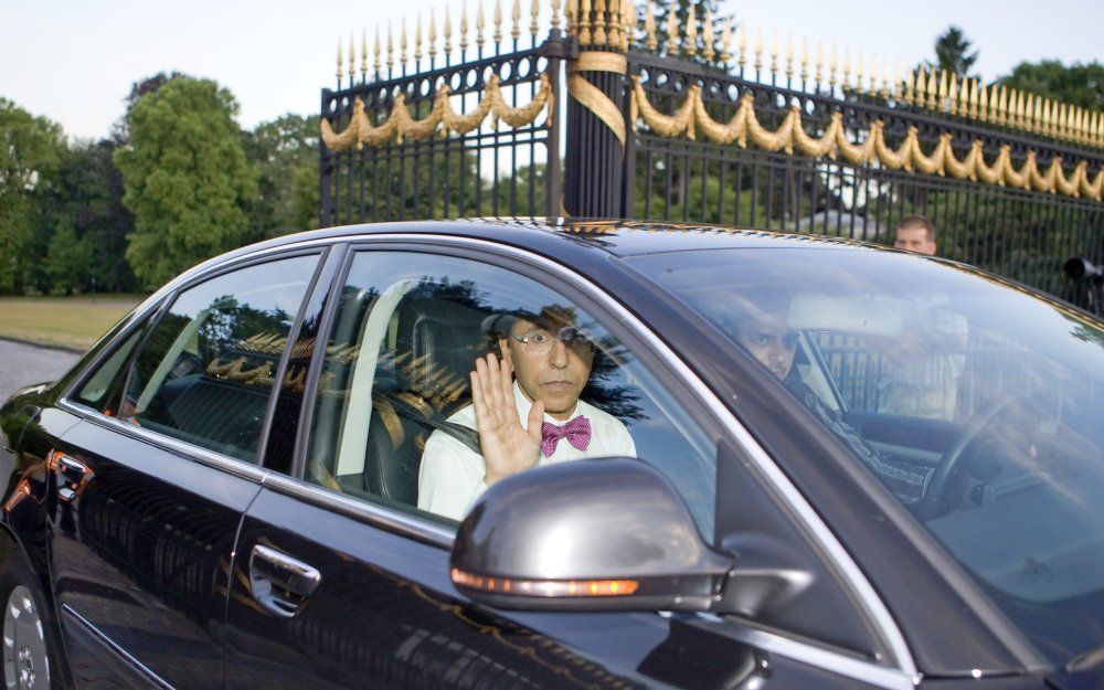 Preformateur Elio Di Rupo na zijn bezoek aan koning Albert. Foto EPA