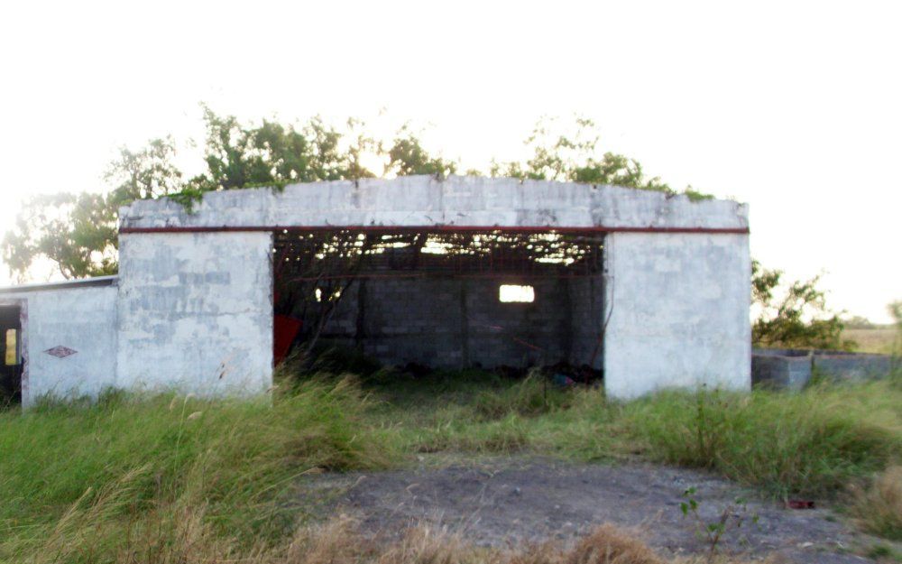 De boerderij waar 72 lichamen werden gevonden. Foto EPA