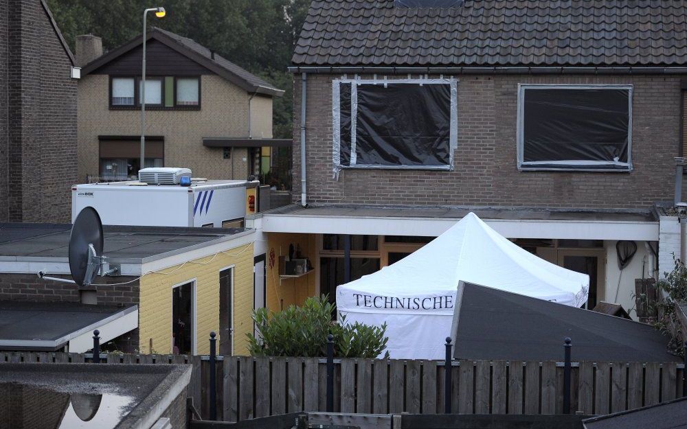 De achterzijde van het huis in Geleen waar woensdag technisch onderzoek plaatsvindt. Foto ANP