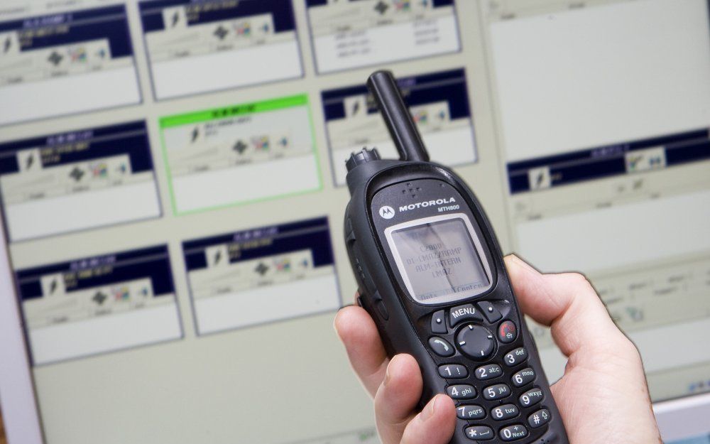 Meldkamer van de Landelijke Meldkamer Ambulance Zorg in Driebergen met C2000 systeem.