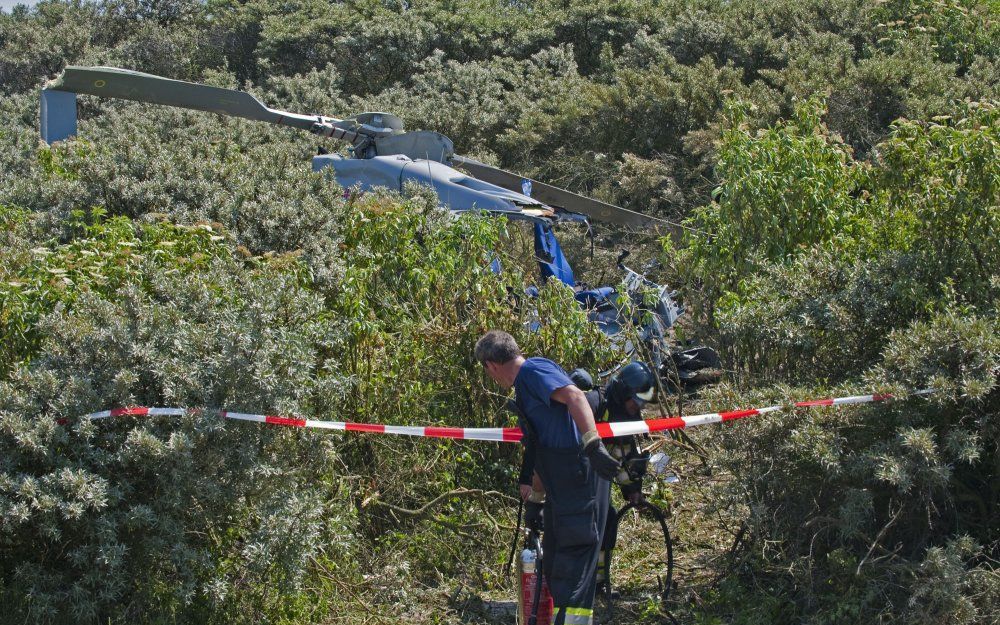 De gecrashte helikopter bij de Maasvlakte. Foto ANP