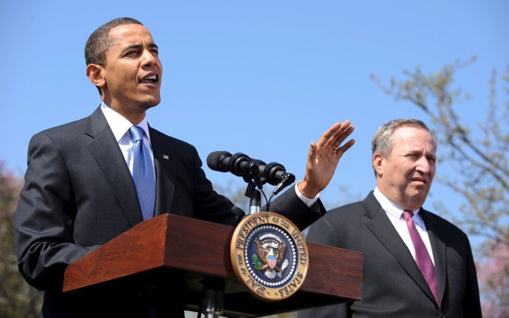 Obama (l.) en topadviseur Lawrence Summers. Foto EPA