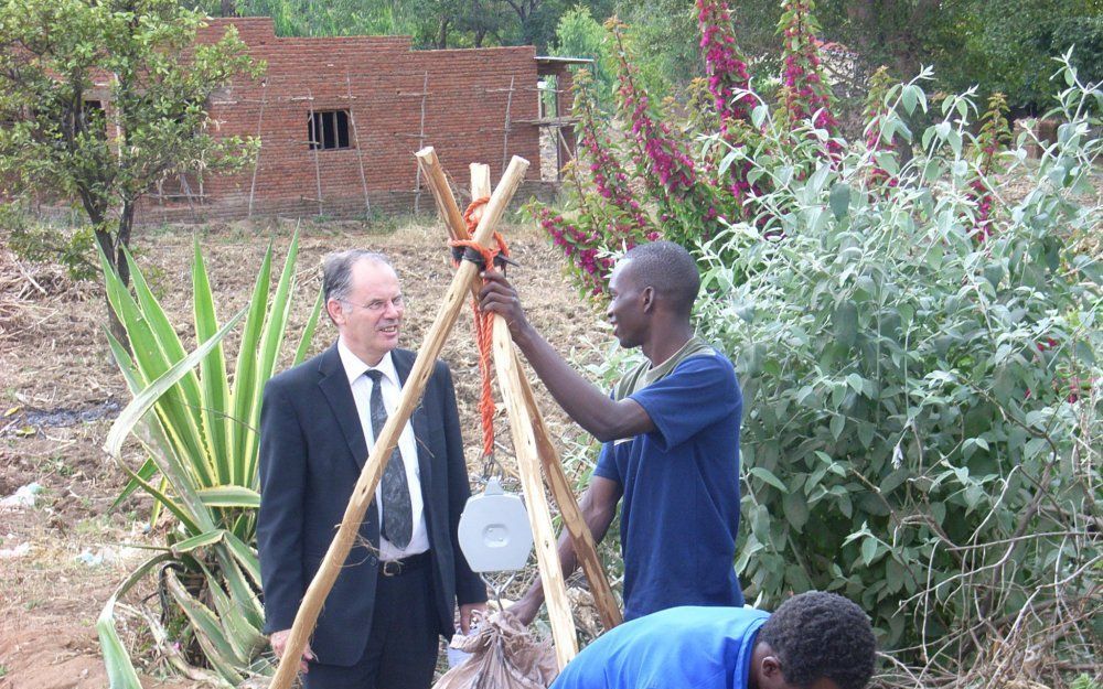 De Hersteld Hervormde Kerk heeft zendingswerkers in Suriname en Malawi. Ds. R. J. Oomen werkt in het Afrikaanse land. Foto Mark Gerritsen