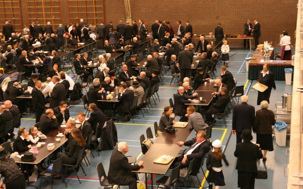 De bijna 2000 bezoekers gebruikten de lunch in de Veluwehal. Foto RD, Anton Dommerholt