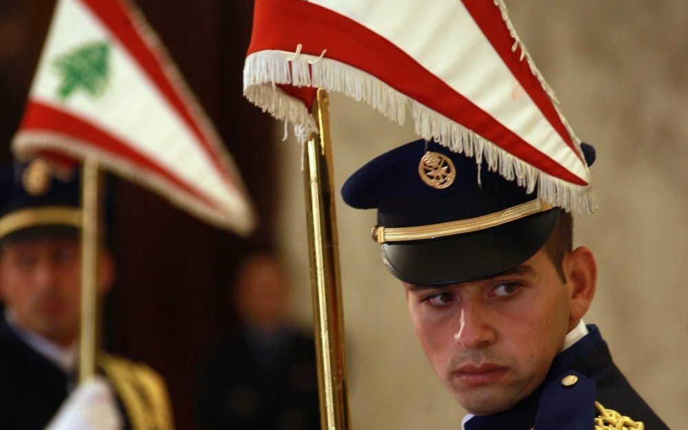 Wachters bij het paleis van de Libanese president. Foto EPA