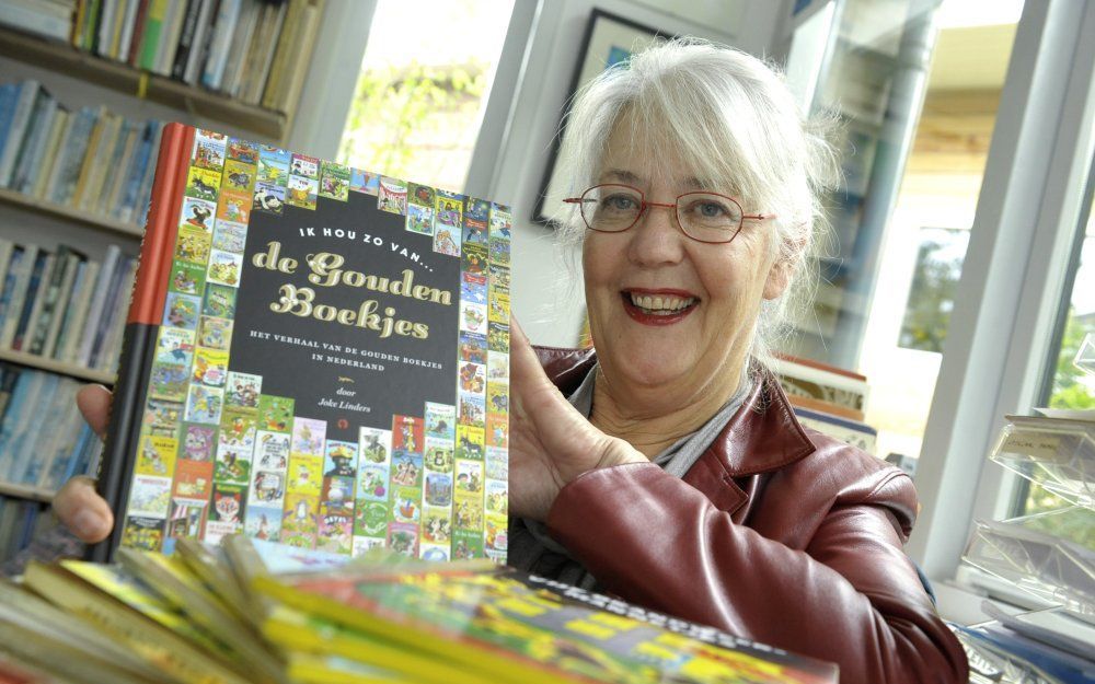 Joke Linders is verknocht aan de Gouden Boekjes. In ”Ik hou zo van... de Gouden Boekjes” beschrijft ze de geschiedenis van de veel bejubelde boekjes in Nederland. Foto Paul Dijkstra