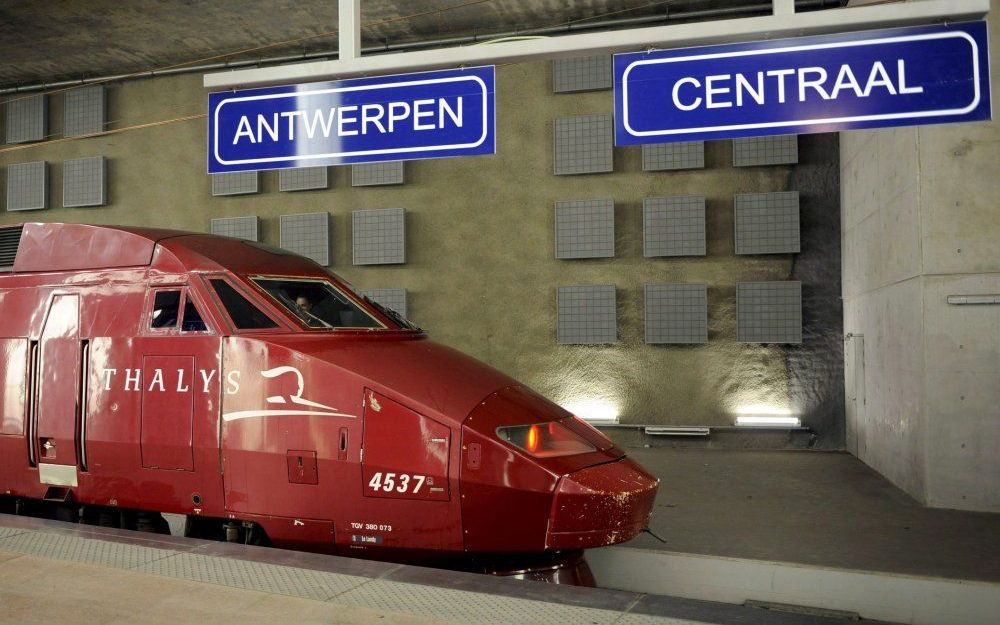 Het Belgisch spoorverkeer is sinds zondagavond 22.00 uur gehinderd door een staking bij een deel van het personeel bij treinbedrijf NMBS, meldde railbeheerder Infrabel maandag. Foto EPA