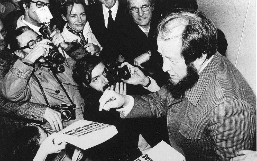 Alexander Solstjenitzin bij de presentatie van het boek in Parijs (januari 1975). Foto ANP