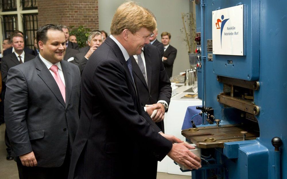 Prins Willem-Alexander slaat donderdag het eerste Waterland Vijfje. Foto ANP