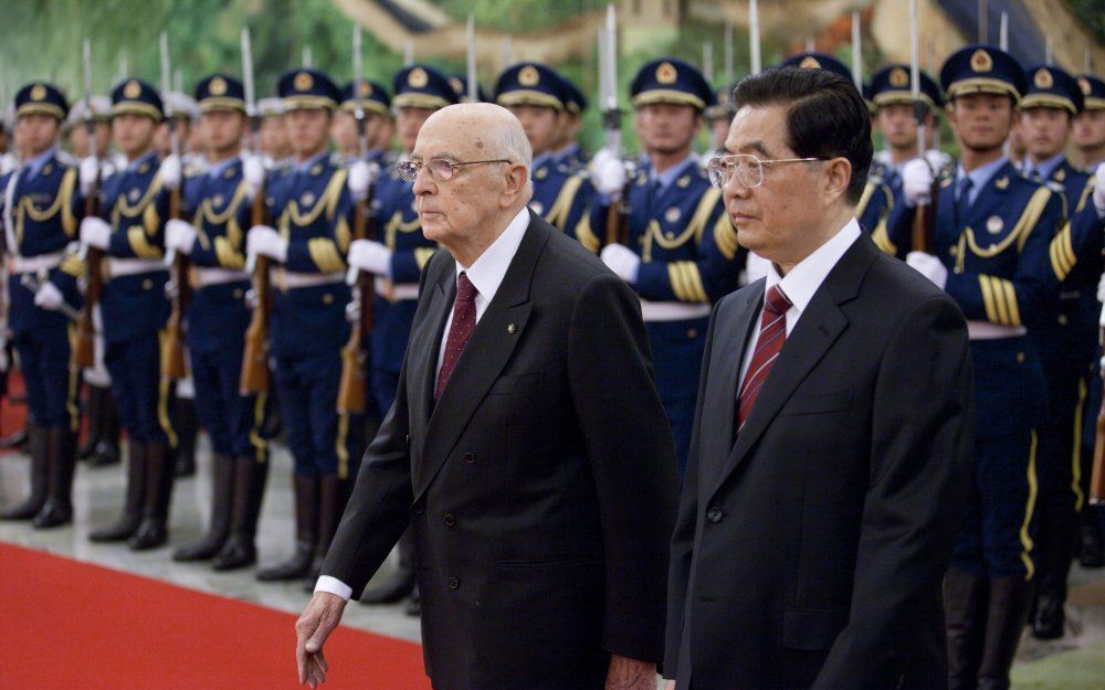 De Chinese president Hu Jintao (r.) en de Italiaanse president Napolitano. Foto EPA