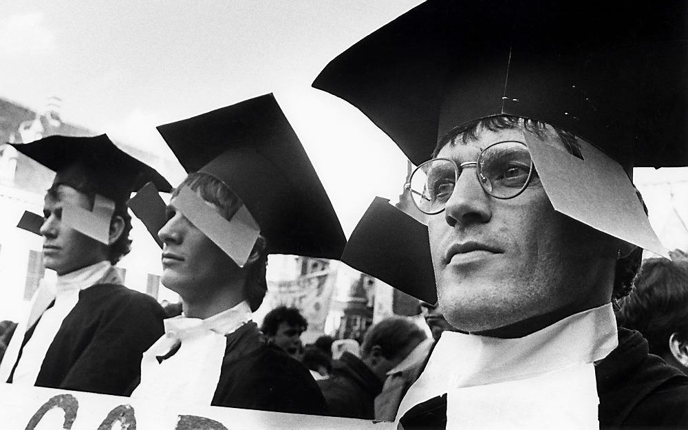 Demonstrerende studenten in 1985 op het Binnenhof in 
Den Haag. Foto Spaarnestad