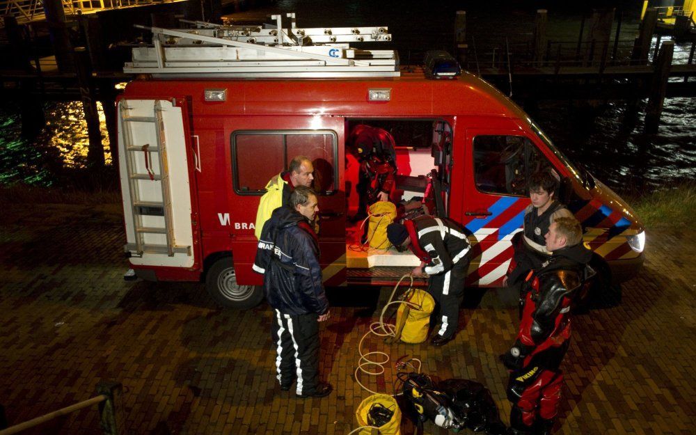 Er worden nog twee opvarenden van de omgeslagen sleepboot vermist. Foto ANP