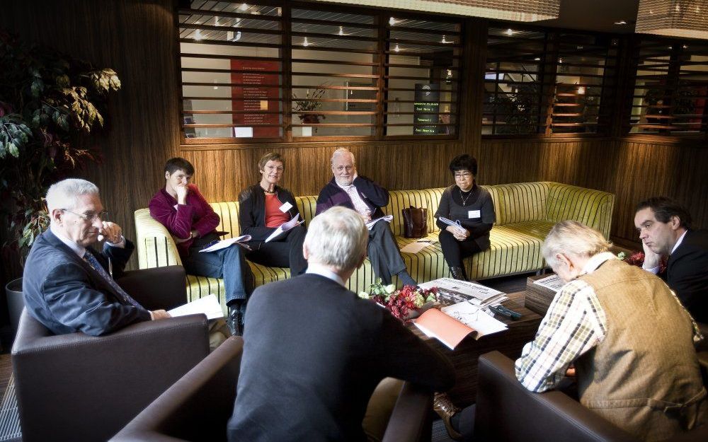 Gesprek tijdens de PKN synode in Lunteren. Foto RD, Henk Visscher