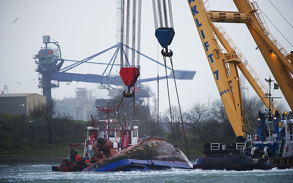 De gekapseisde sleepboot. Foto ANP