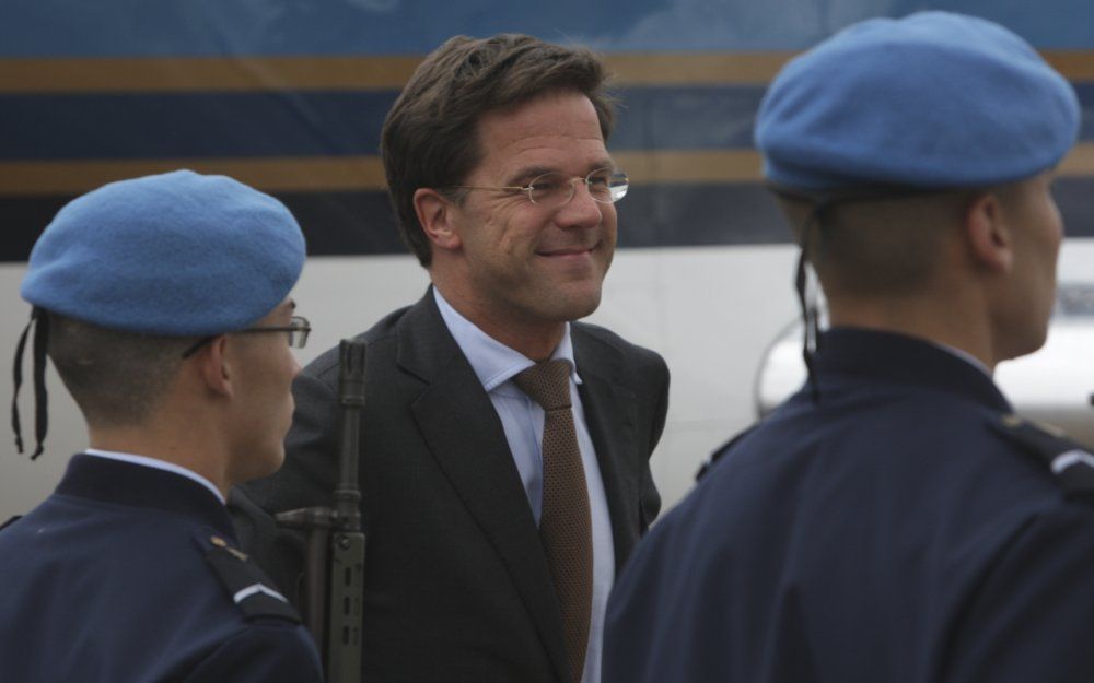 Minister-president Rutte arriveert op vliegveld Lissabon. Foto EPA