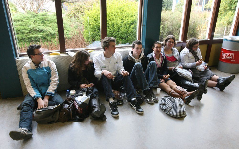 BARNEVELD – In Barneveld waren zaterdag zo’n 200 jongeren bijeen rond het thema ”Geloof dat leeft”. De dag was gevuld met lezingen en workshops. Foto RD, Anton Dommerholt