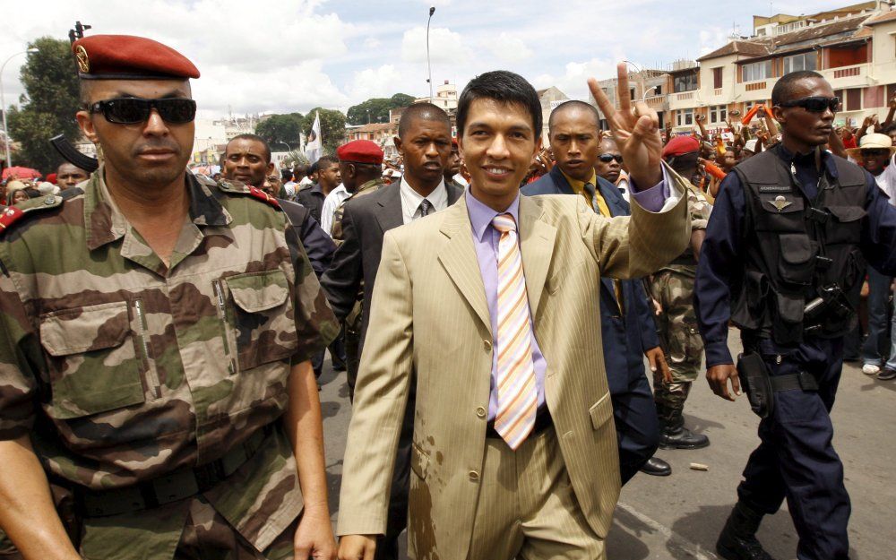 Na het referendum vorige week woensdag, mag Rajoelina legaal aan de macht blijven. Hij pleegde vorig jaar een staatsgreep. Foto EPA