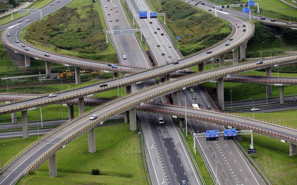 VVD en PVV willen in januari de verhoging naar 130 km maximumsnelheid, al invoeren. Foto ANP