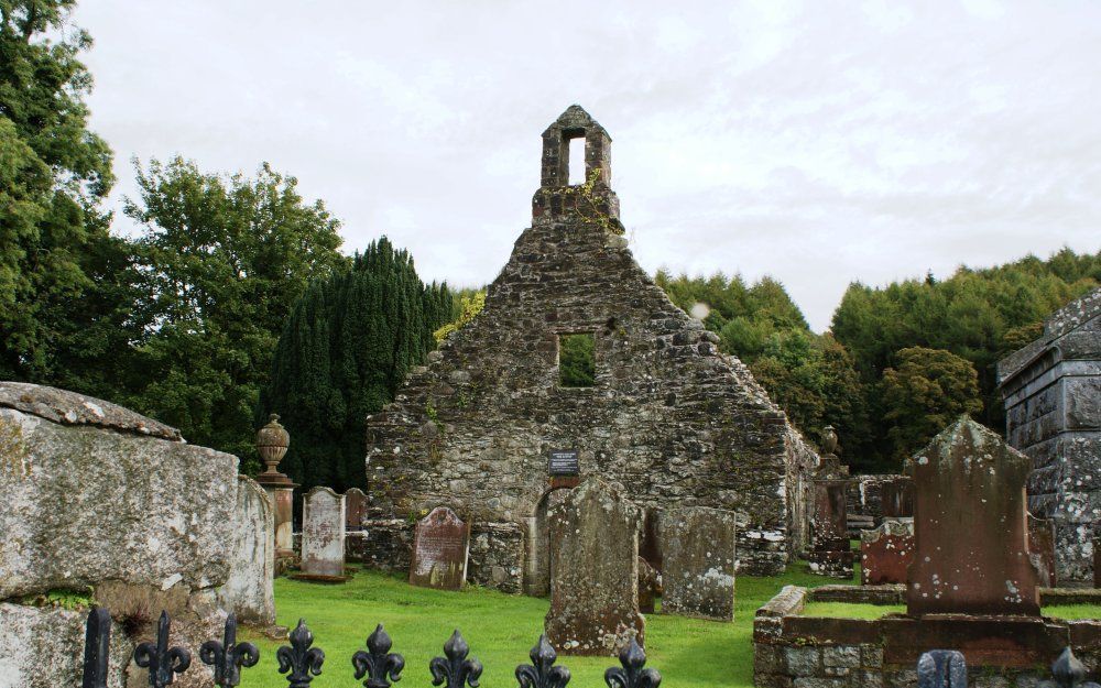 ANWOTH – De Old Kirk van Anwoth, de kerk van Samuel Rutherford, was in gebruik tot 1825. Toen werd de Bijbel gesloten en gingen de laatste kerkgangers naar huis. Foto RD