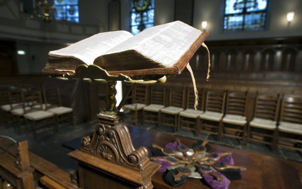 Minster Donner houdt vast aan de Zondagswet. Zo kunnen gelovigen rustig naar de kerk. Foto ANP