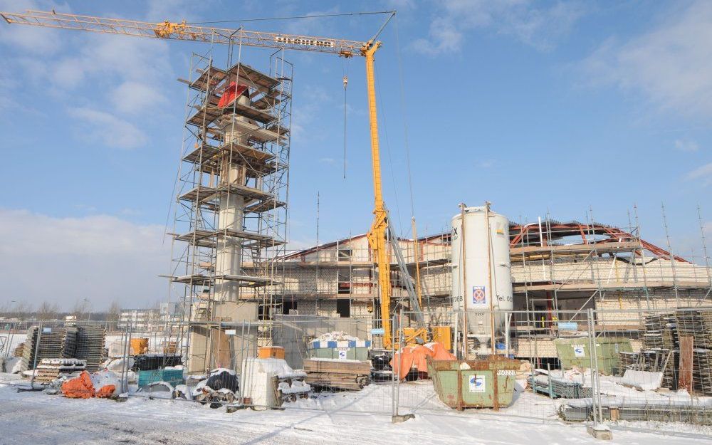 MIDDELBURG – De nieuwe moskee aan de Stromenweg in Middelburg krijgt een minaret van 20 meter hoog. De bouw van de moskeetoren valt niet bij alle Middelburgers goed. „Ik zie liever een kerktoren dan een moskeetoren”, aldus de plaatselijke SGP-fractievoorz