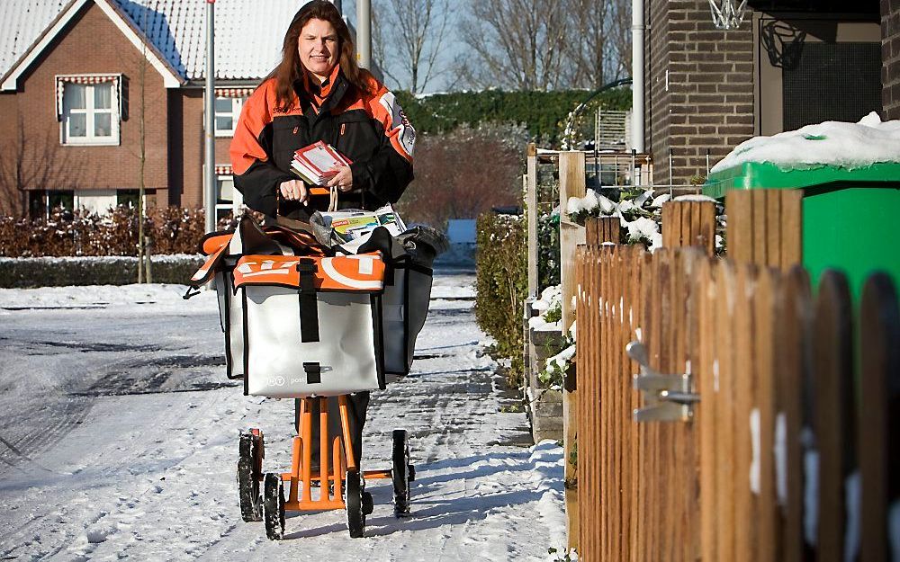 Postbodes en -sorteerders van TNT leggen vanaf dinsdagavond elf uur opnieuw voor 24 uur het werk neer. Foto ANP