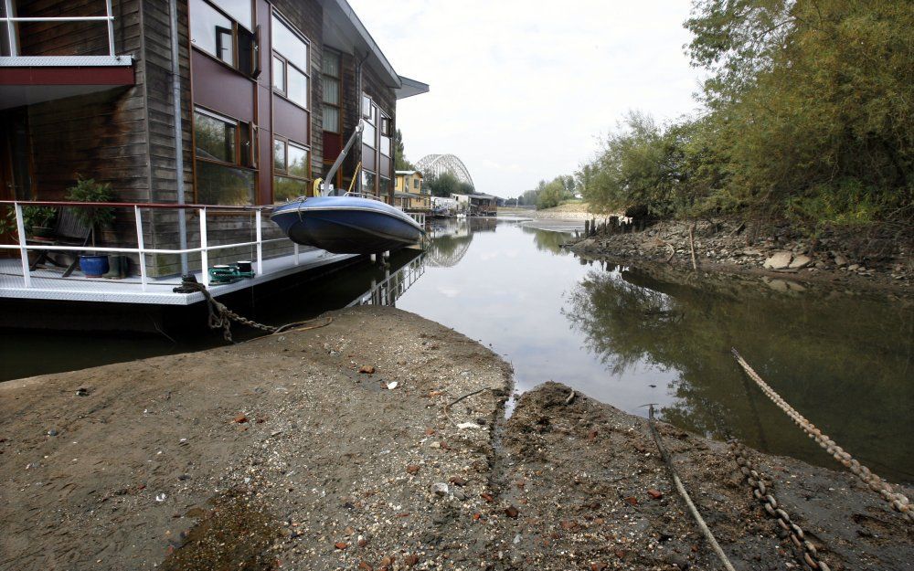 Laagwater in de rivier kan minstens zoveel problemen veroorzaken als hoogwater.  Foto ANP