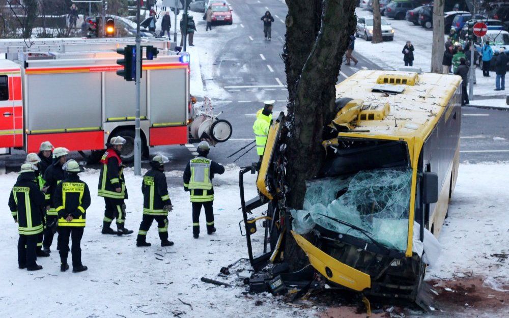 Negentien kinderen en zes volwassenen raakte gewond bij het busongeluk in Düsseldorf.  Foto EPA