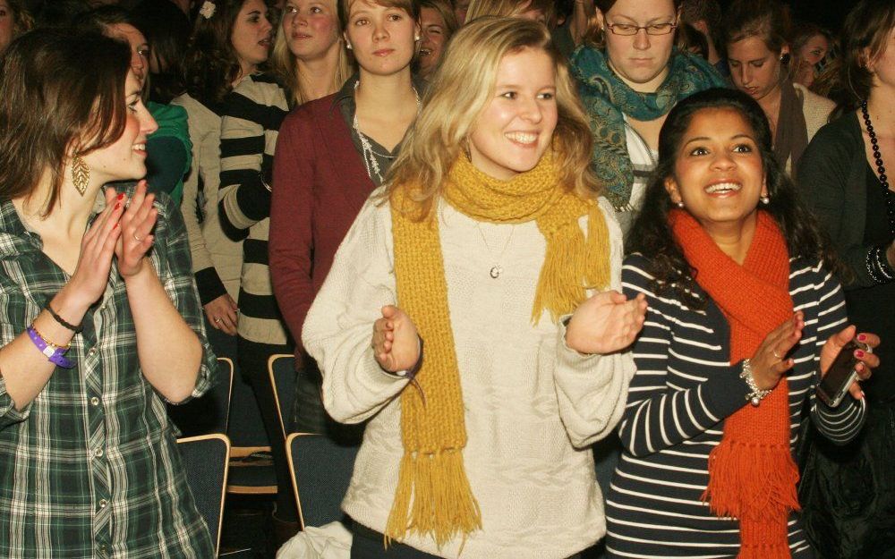 De traditionele kerstconferentie van de Hervormd-Gereformeerde Jeugdbond werd deze week in Stadskanaal bezocht door 900 jongeren. 	Foto Harry Kannegieter