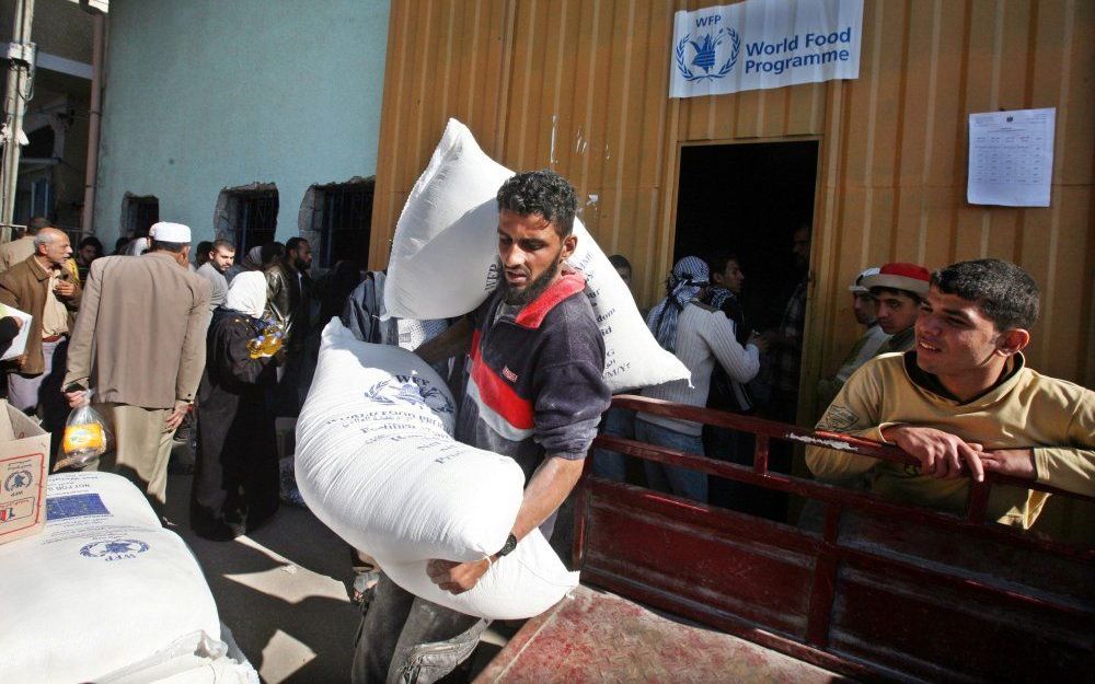 Distributie van tarwemeel in de Gazastrook. Foto EPA