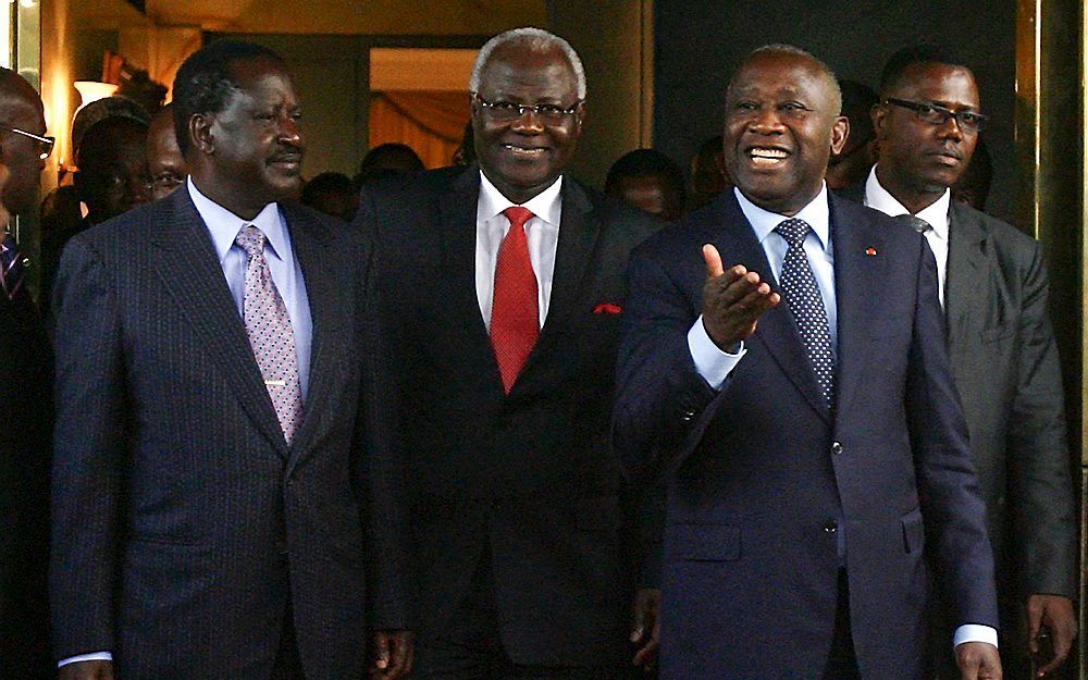 V.l.n.r. premier Odinga van Kenia, president Koroma van Sierra Leone en Gbagbo. Foto EPA