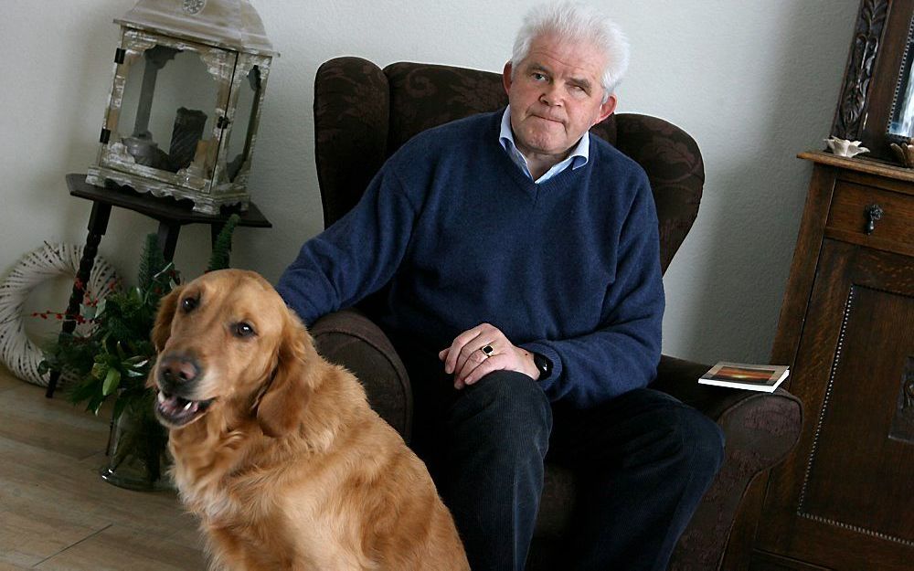 Piet Maasland ziet bijna niets meer. „M’n wereldje werd kleiner en kleiner. Ik was bang dat ik niets zou overhouden.” Foto RD, Anton Dommerholt