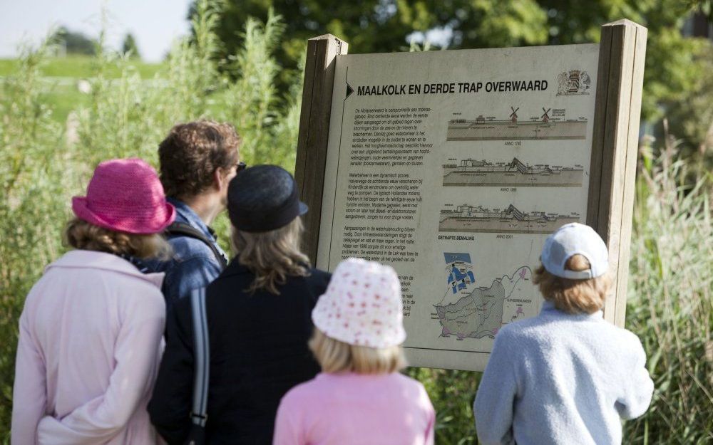 Toeristen bij Kinderdijk. Foto ANP