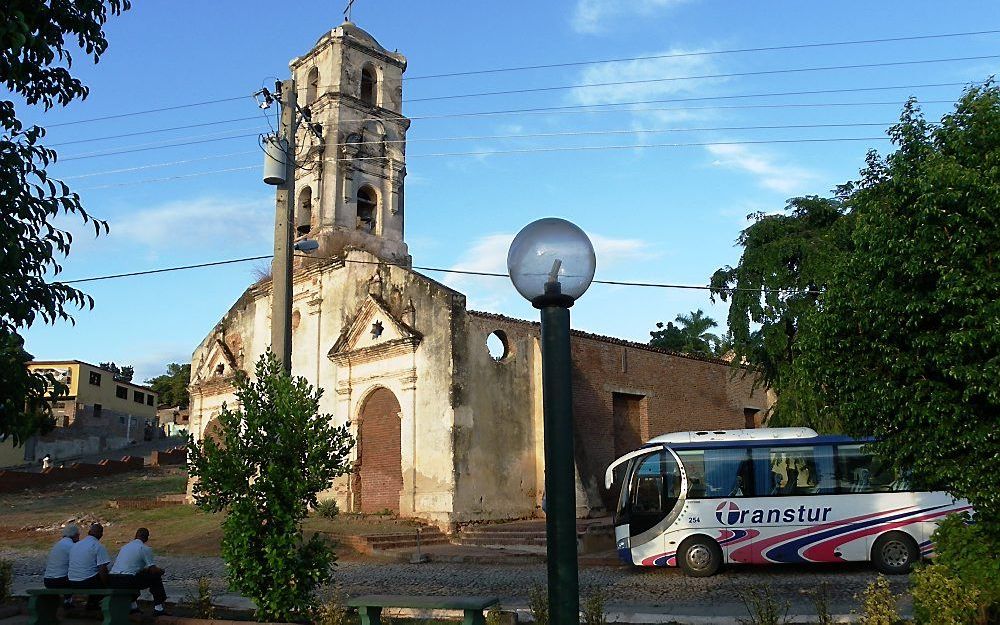 De zwaar beschadigde Sint-Annakerk in Trinidad wordt niet gebruikt.