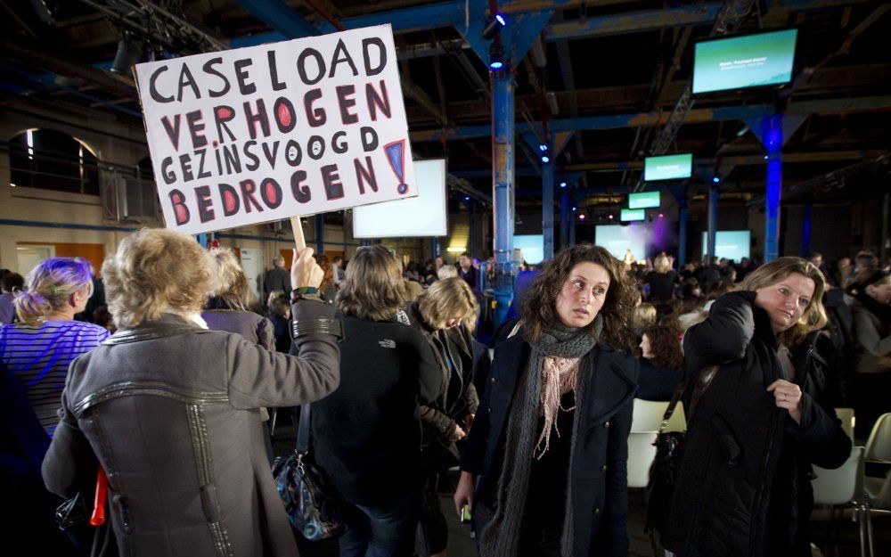 Maandag kwamen nog duizend gezinsvoogden en andere betrokken naar een manifestatie in Amersfoort om hun eisen kracht bij te zetten.  Foto ANP