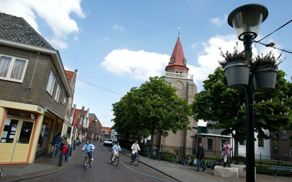 OUDDORP – Het centrum van Ouddorp. De Zuid-Hollandse gedeputeerde Van Engelshoven-Huls wil dat er ’s zondags meer activiteiten zijn op Goeree-Overflakkee. Maar de bewoners zitten daar niet op te wachten. Foto RD, Anton Dommerholt