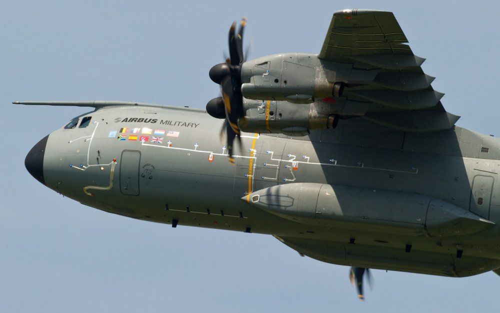 De Duitse luchtmacht moet vanwege bezuinigingen op Defensie afzien van dertien van de 53 bestelde A400M-transportvliegtuigen.   Foto EPA