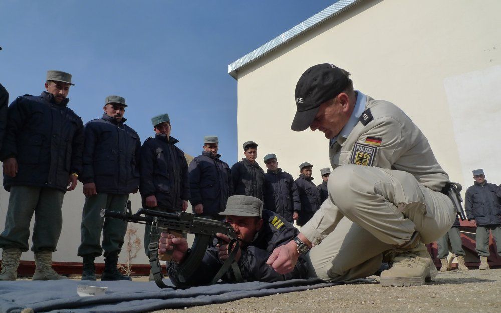 Het plan van het kabinet voor een politiemissie naar Afghanistan is gebaseerd op een misvatting, menen Willem van de Put en Stefan van Laar. Foto ANP