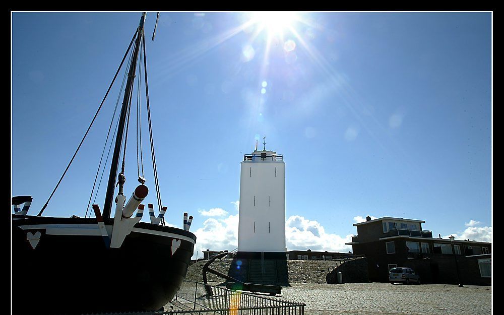 De Katwijkse vuurtoren de Vuurbaak. Christenen hebben de opdracht licht te verspreiden:  „Gij zijt het licht der wereld; een stad boven op een berg liggend, kan niet verborgen zijn.” (Matth. 5:14) Foto RD, Henk Visscher