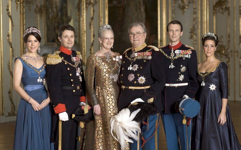 De Deense koninklijke familie. V.l.n.r.: kroonprinses Mary, kroonprins Frederik, koningin Margrethe, prins Henrik, prins Joachim en prinses Marie. Foto EPA