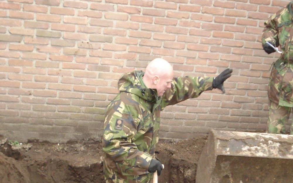 De zoekactie naar een Duitse militair die begraven zou zijn aan de Molenstraat in Putten heeft niets opgeleverd. Een anonieme melder had gezegd dat daar een Duitse soldaat begraven zou liggen. Foto gemeente Putten